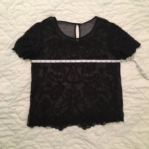 ⚪ 3/$15 Sheer black embroidered short sleeved blouse - Picture 12 of 13